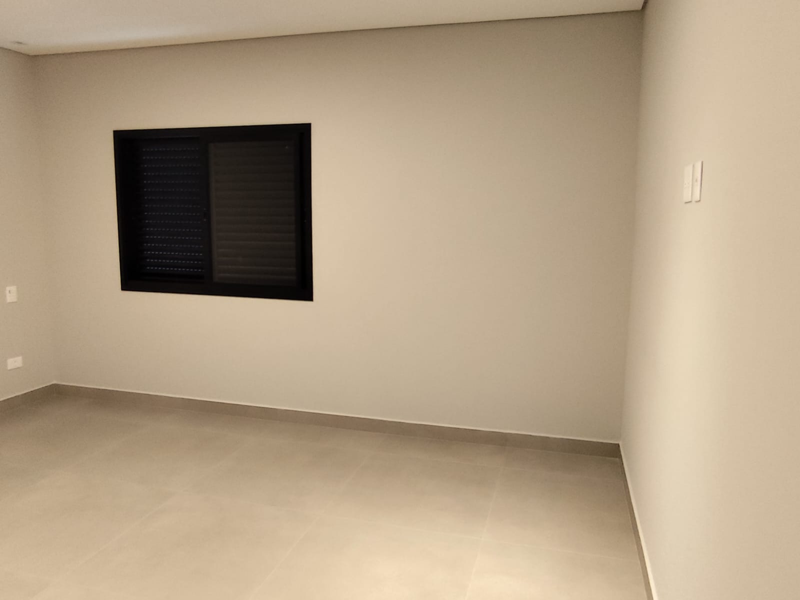 foto do anúncio Casa à venda no Jardim Chamonix, região Leste de Londrina/PR. Residência nova com 161m² de construção em terreno de 250m², pronta para morar!